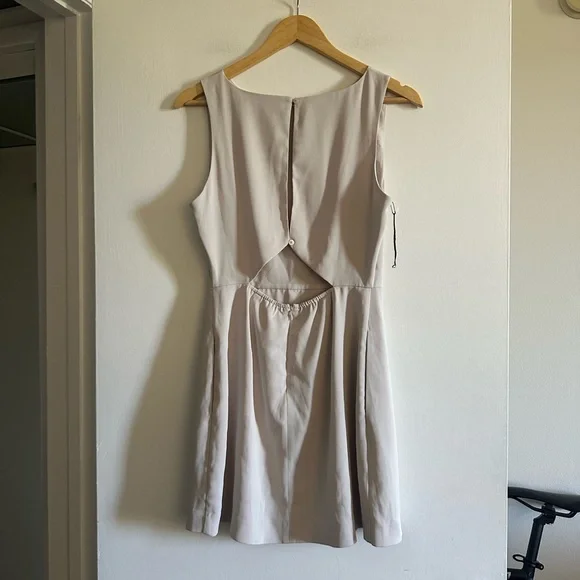 NWOT Aritzia Babaton Off White Ivory Spectre Dress size 6 - Picture 10 of 13